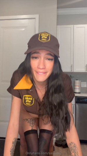 Sassy Jazzz – Ups Girl Roleplay